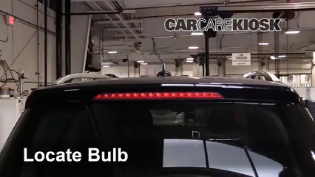 2013 Mercedes-Benz GL450 4.6L V8 Turbo Éclairage Feu de freinage central (remplacer l'ampoule)